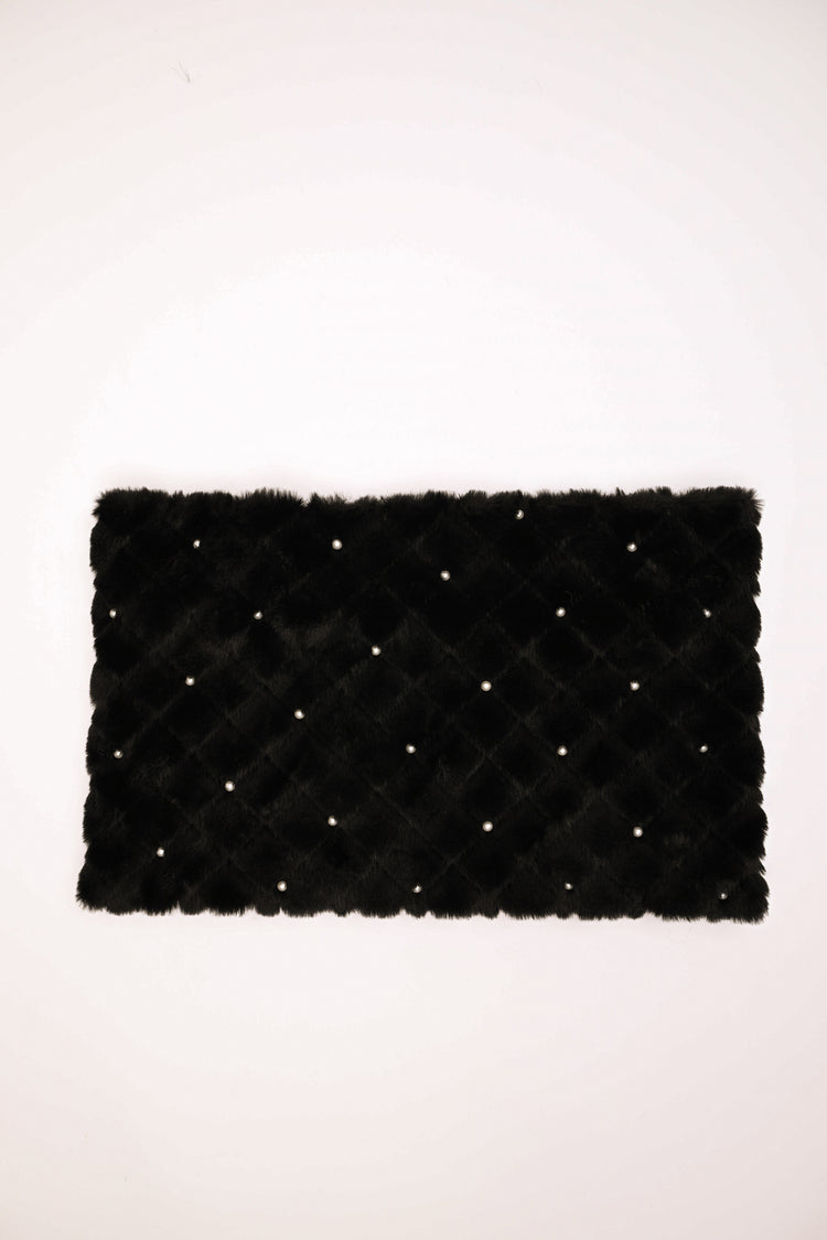 Bead diamond motif collar