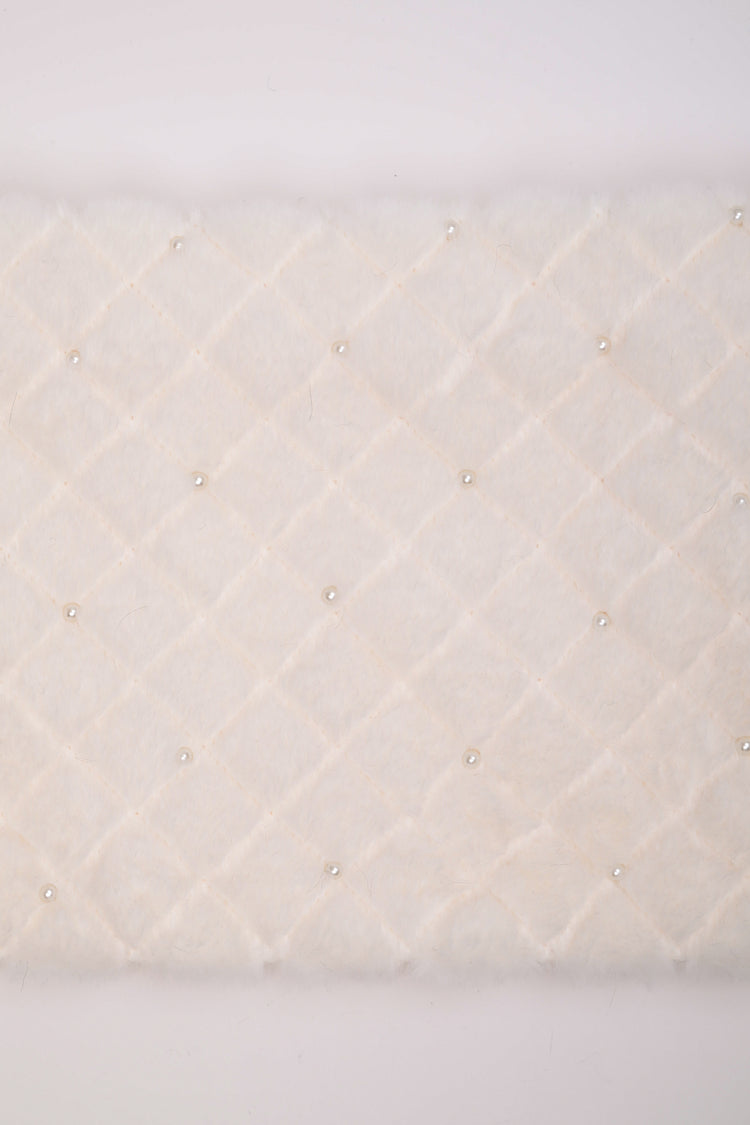 Bead diamond motif collar