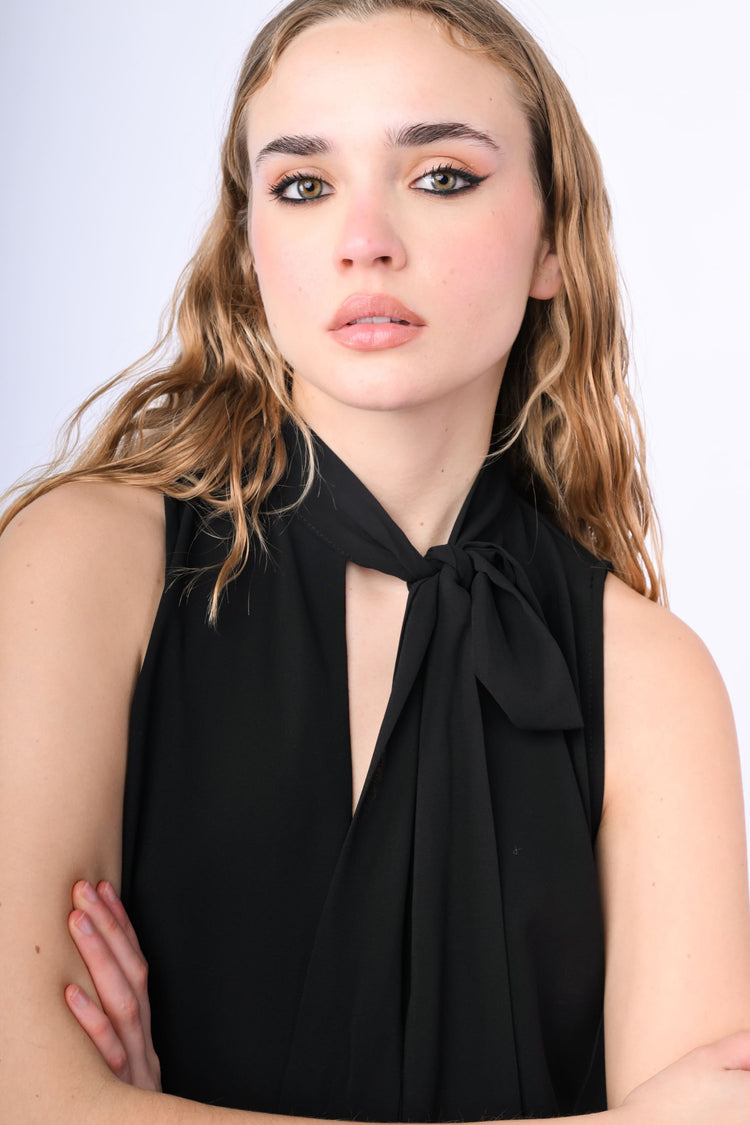 Pussy bow neck top