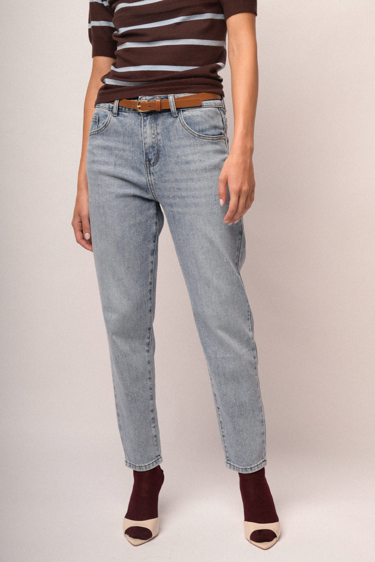 Jeans mom con cintura