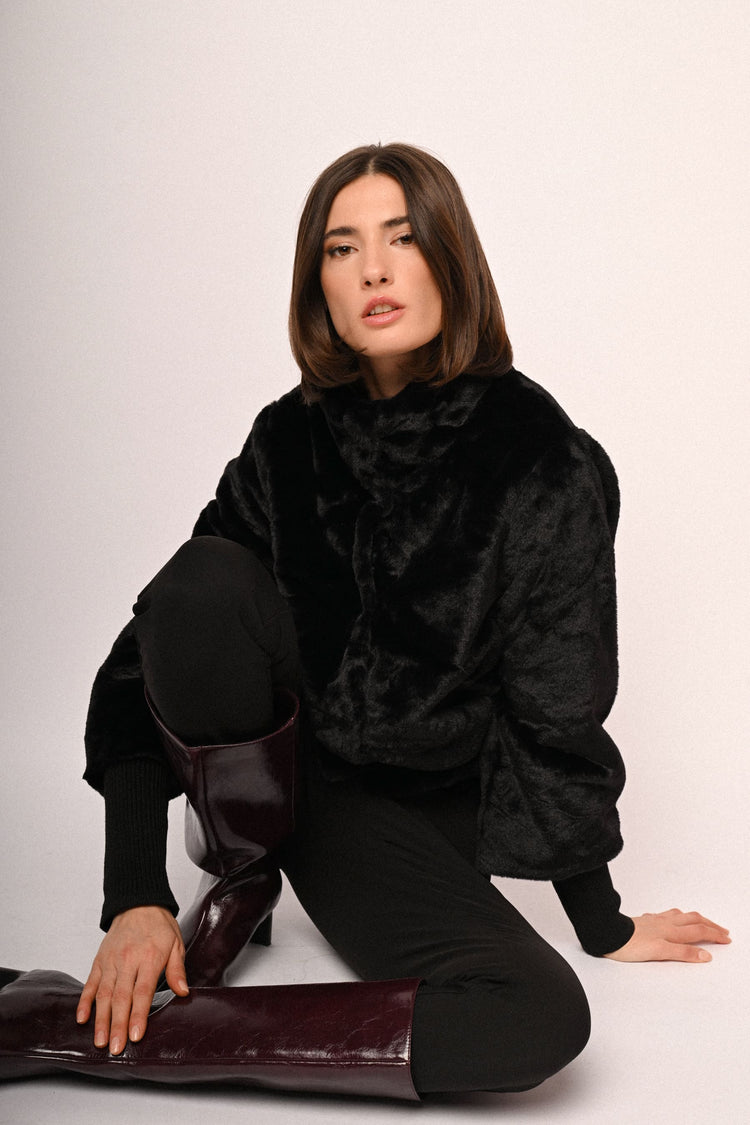 Knit-sleeved faux fur jacket