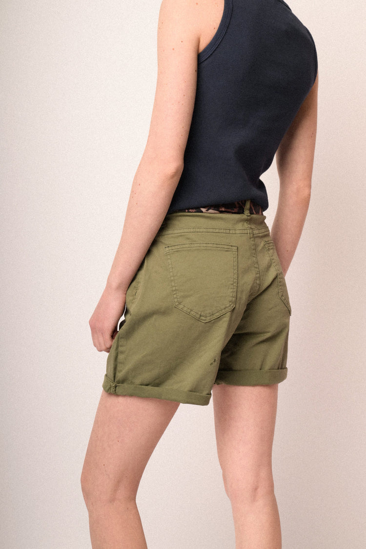 Scarf-belt olive green cotton shorts