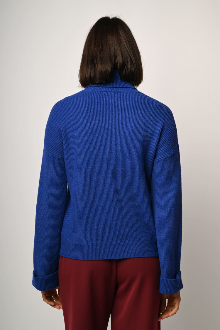 Wide sleeves turtleneck