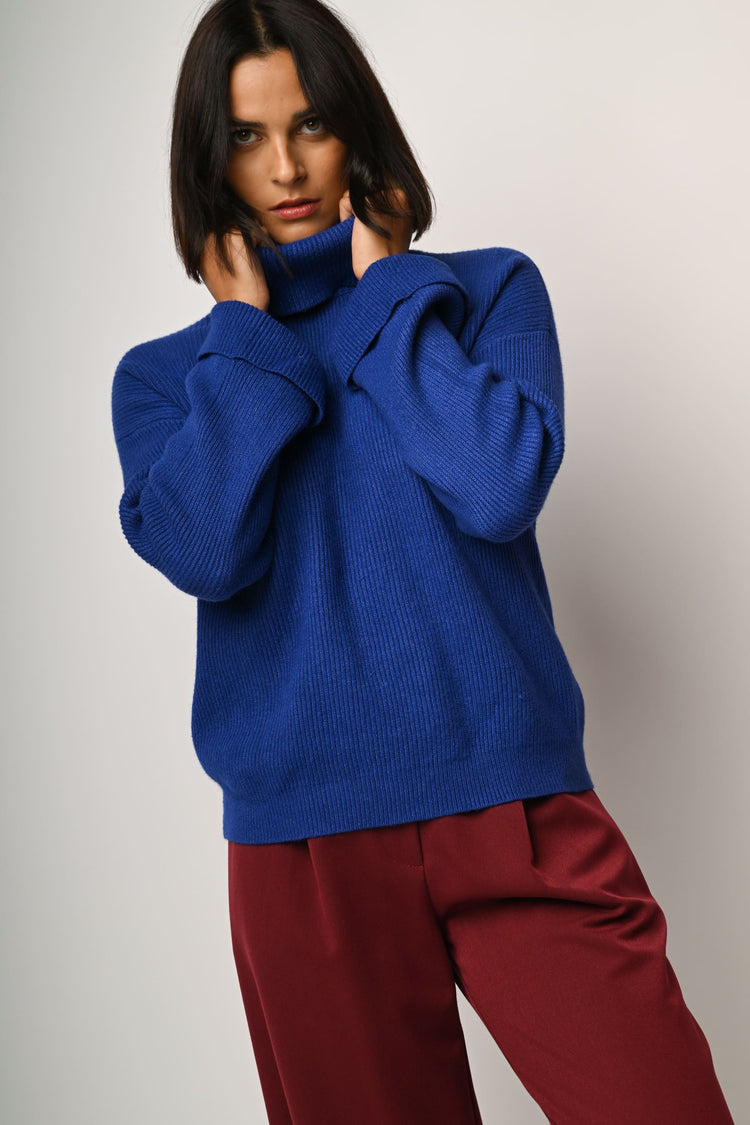 Wide sleeves turtleneck