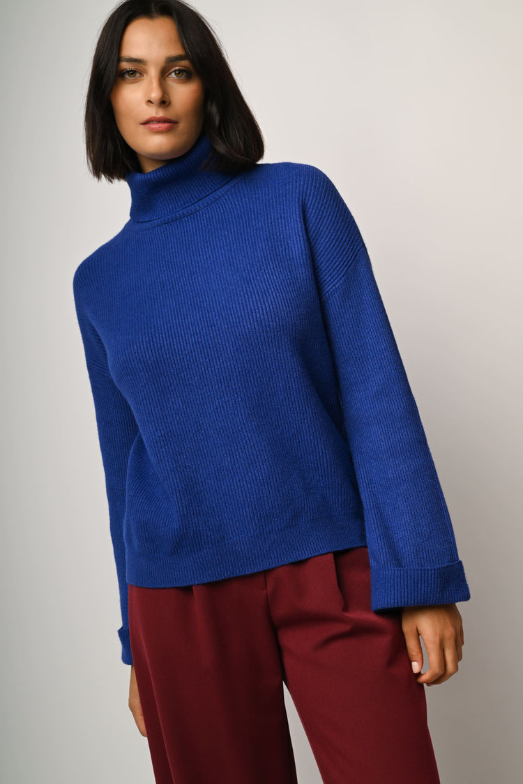 Wide sleeves turtleneck