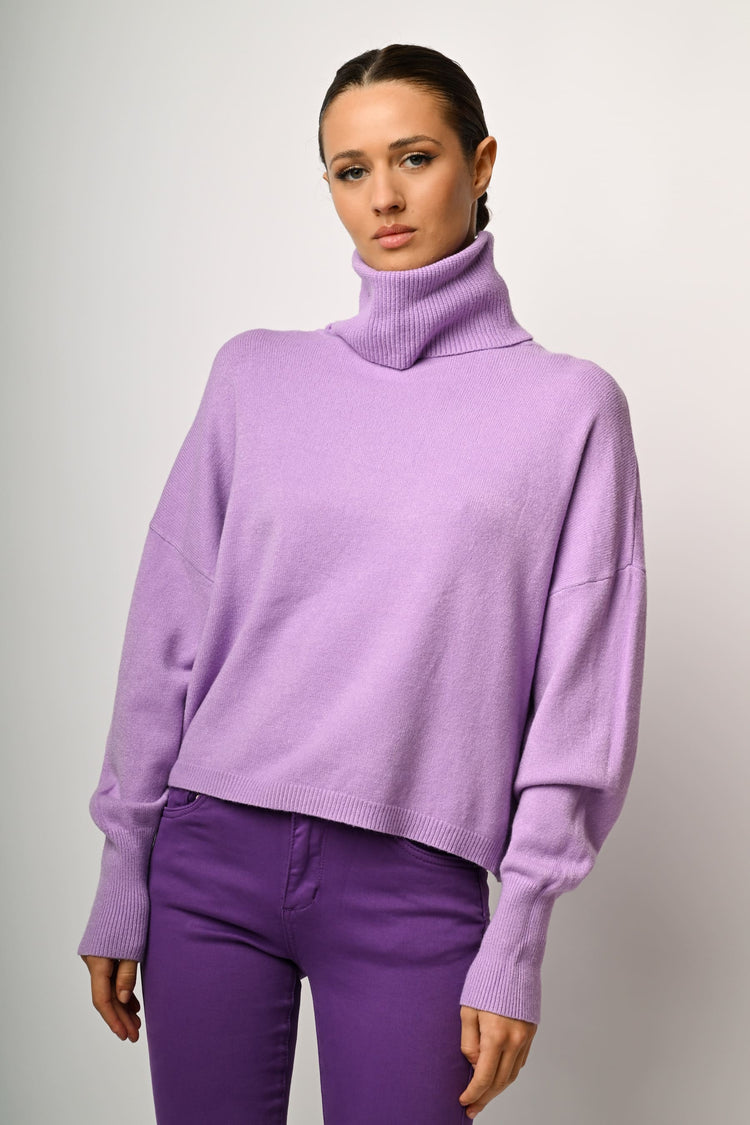 Loose-fit turtleneck
