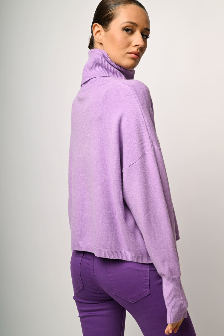 Loose-fit turtleneck