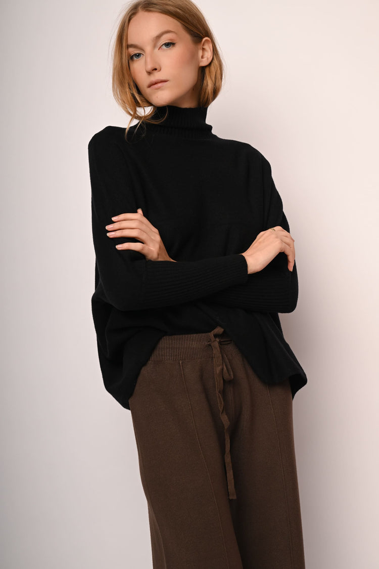 Batwing sleeves turtleneck