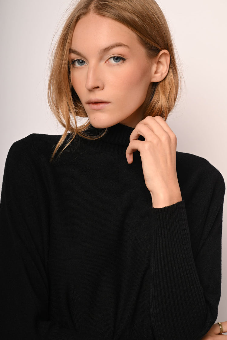 Batwing sleeves turtleneck