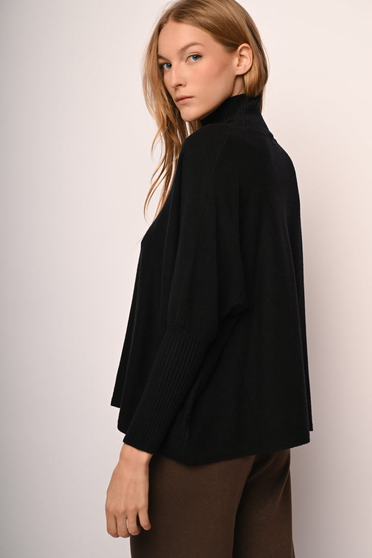 Batwing sleeves turtleneck