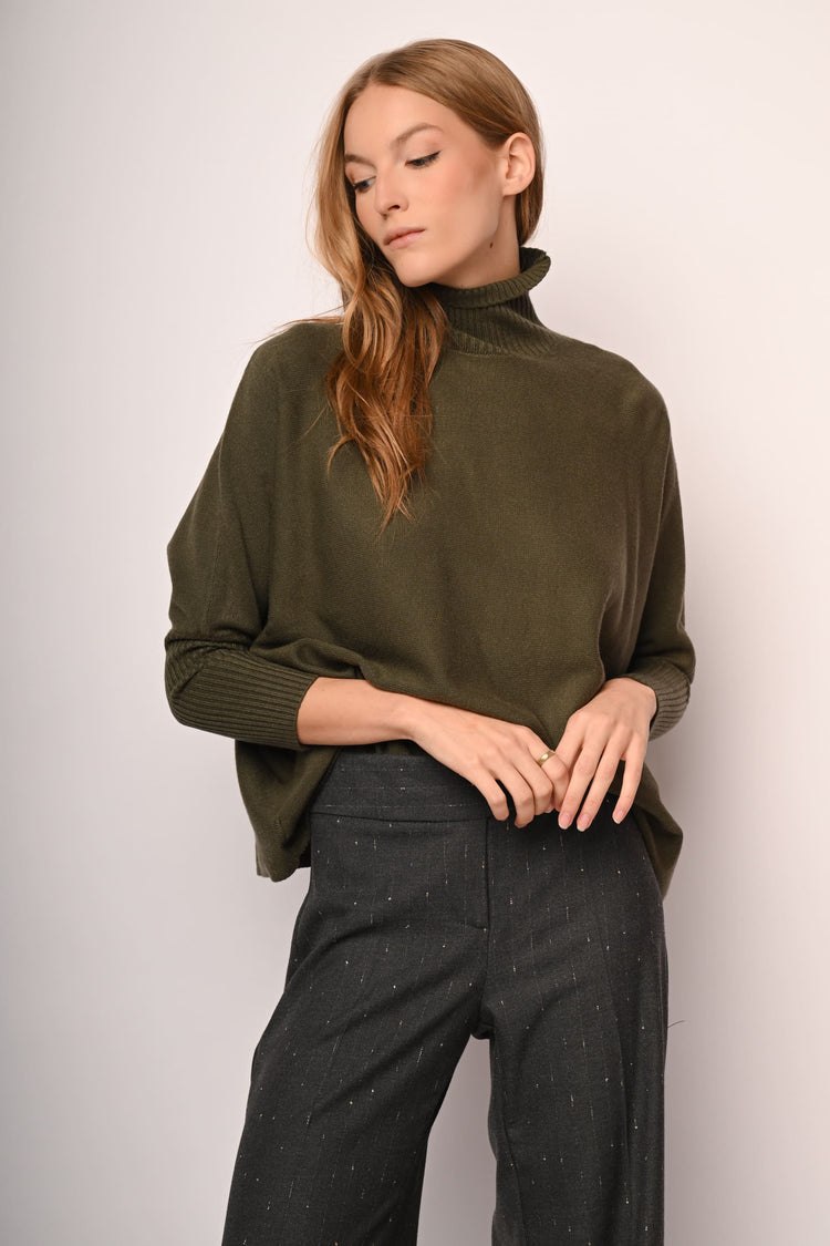 Batwing sleeves turtleneck