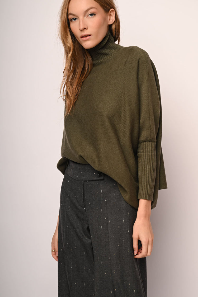 Batwing sleeves turtleneck