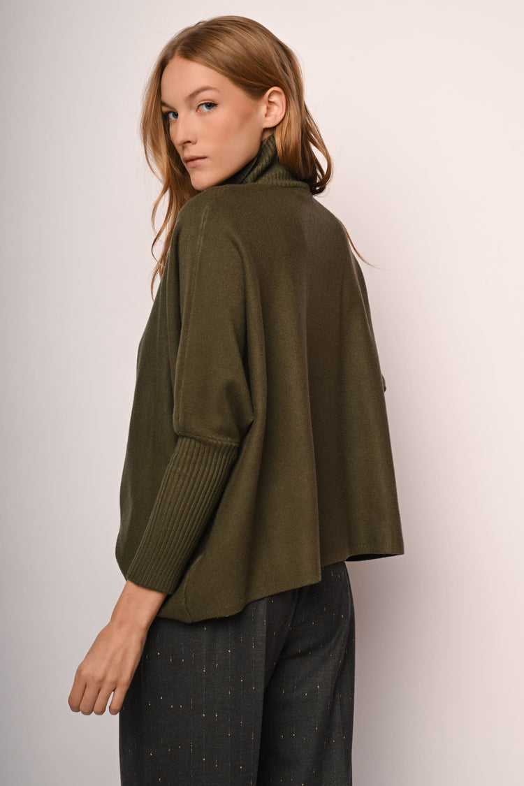 Batwing sleeves turtleneck