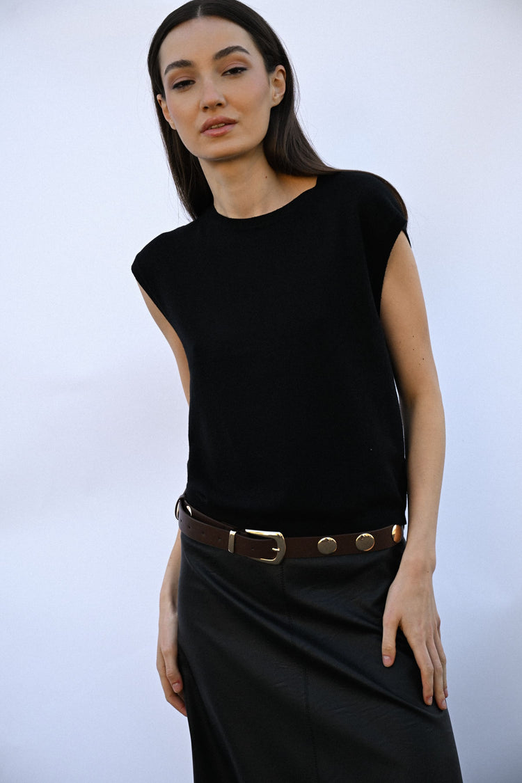 Sleeveless basic sweater