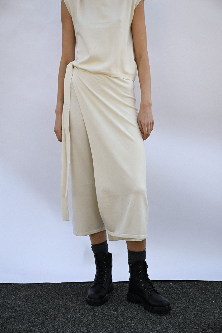 Knot knit midi skort