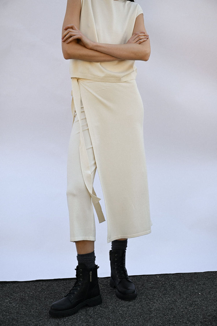 Knot knit midi skort