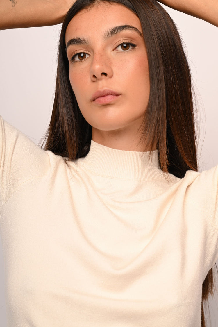 Short sleeves mock sweater