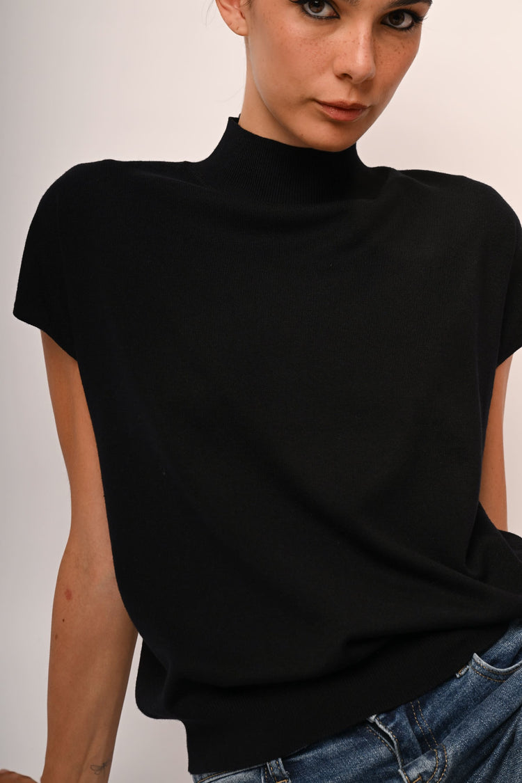 Half-sleeves mock sweater