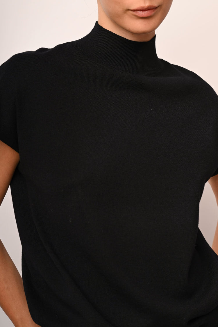 Half-sleeves mock sweater