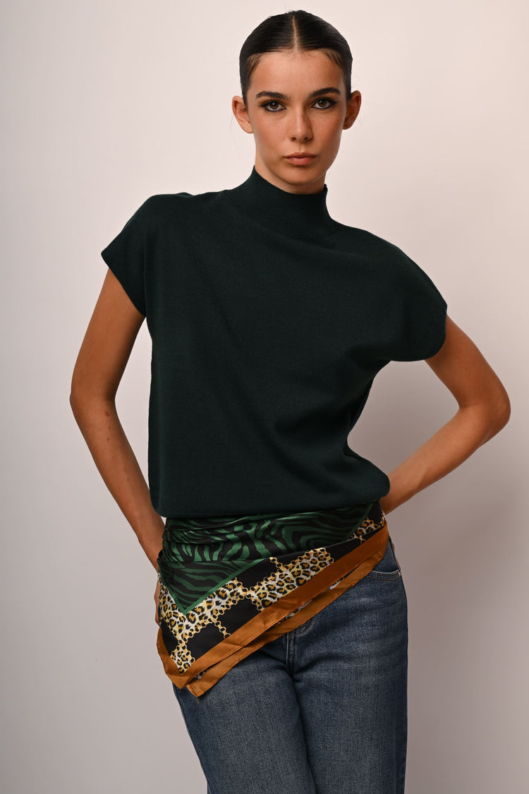 Half-sleeves mock sweater