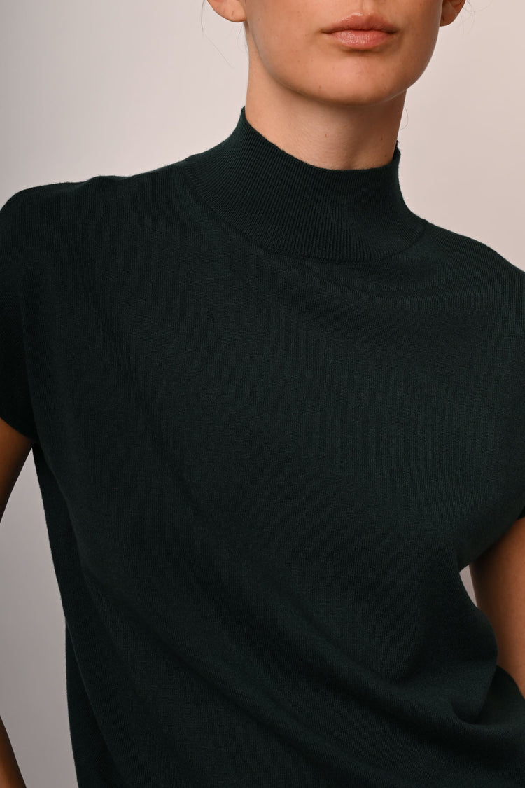 Half-sleeves mock sweater