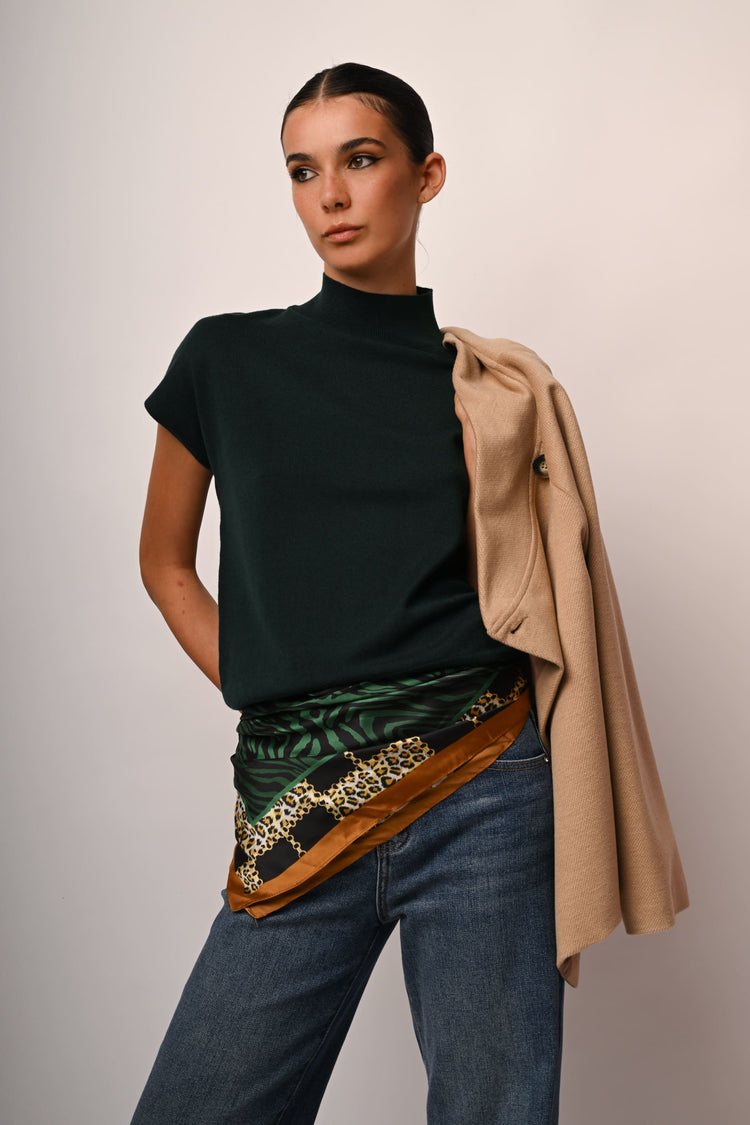 Half-sleeves mock sweater