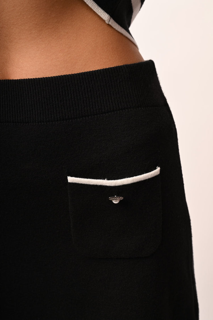 Jewel button knit skirt