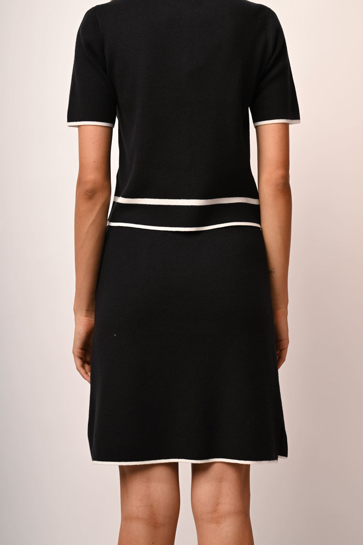 Jewel button knit skirt