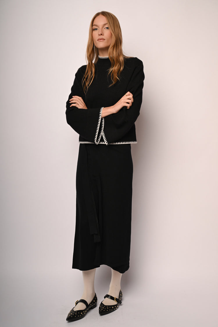 Contrast piping mock sweater