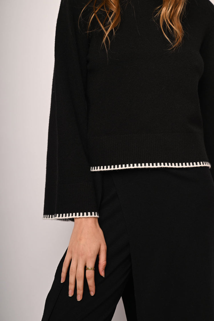 Contrast piping mock sweater