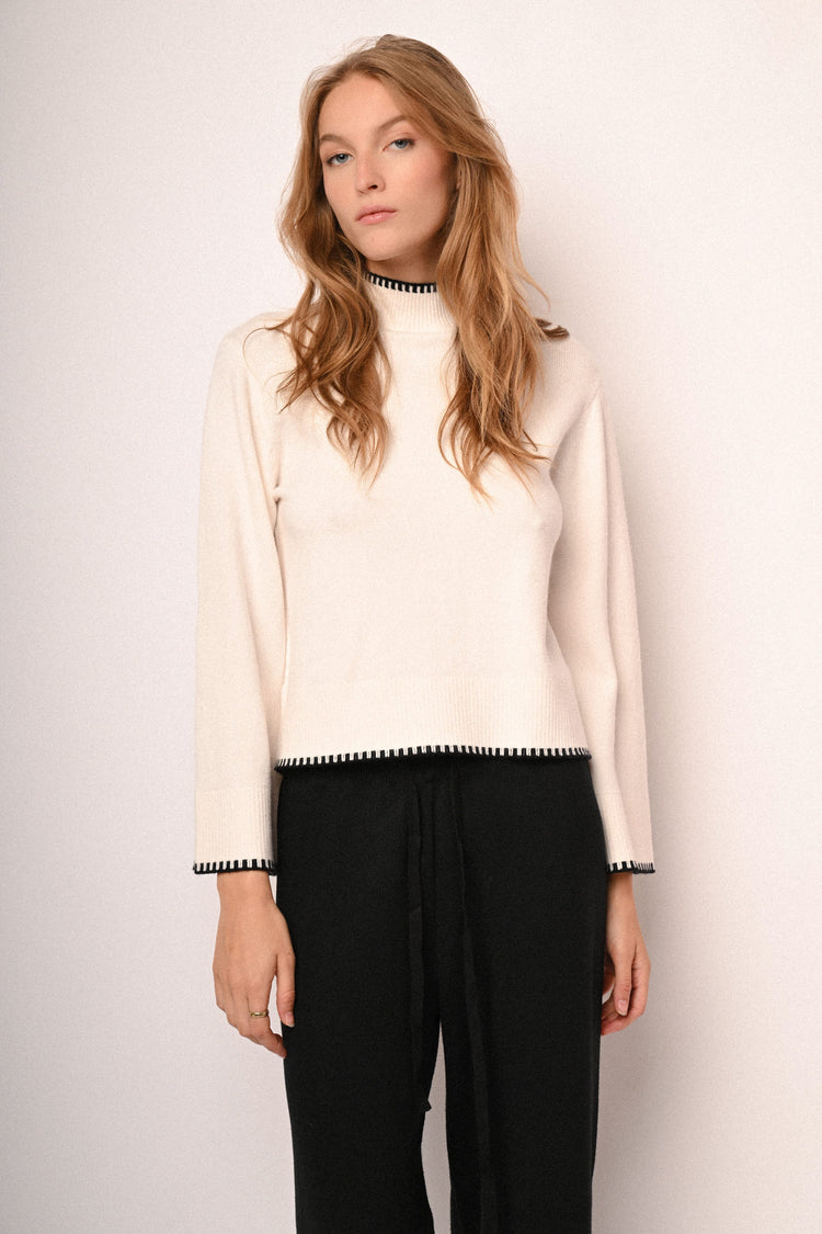 Contrast piping mock sweater