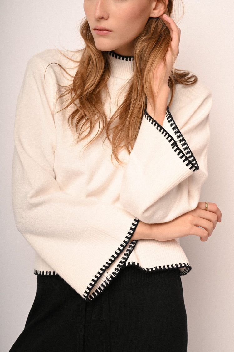 Contrast piping mock sweater