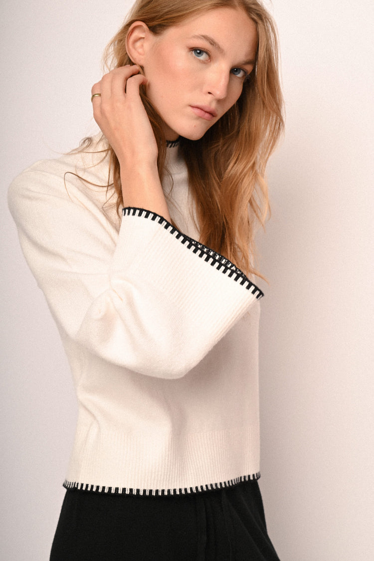 Contrast piping mock sweater