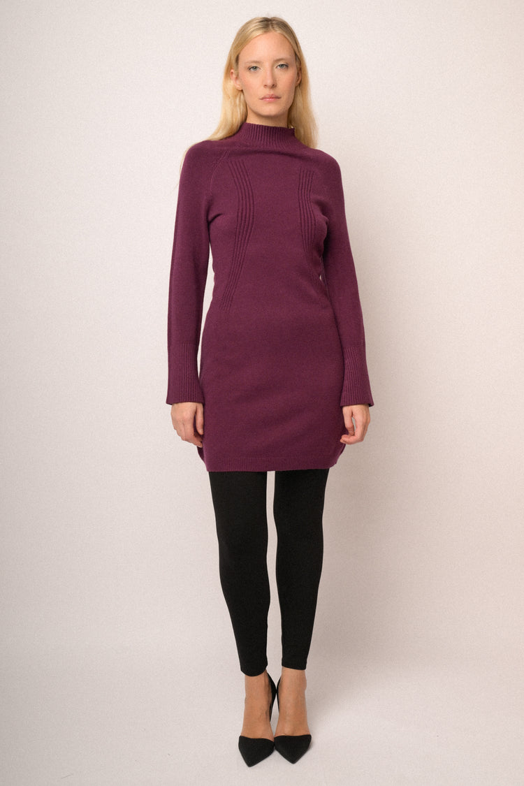 Abito con colletto e accessorio