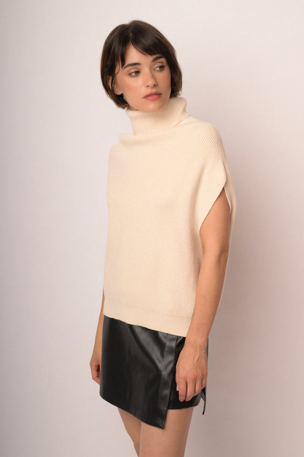 Maglia smanicata collo