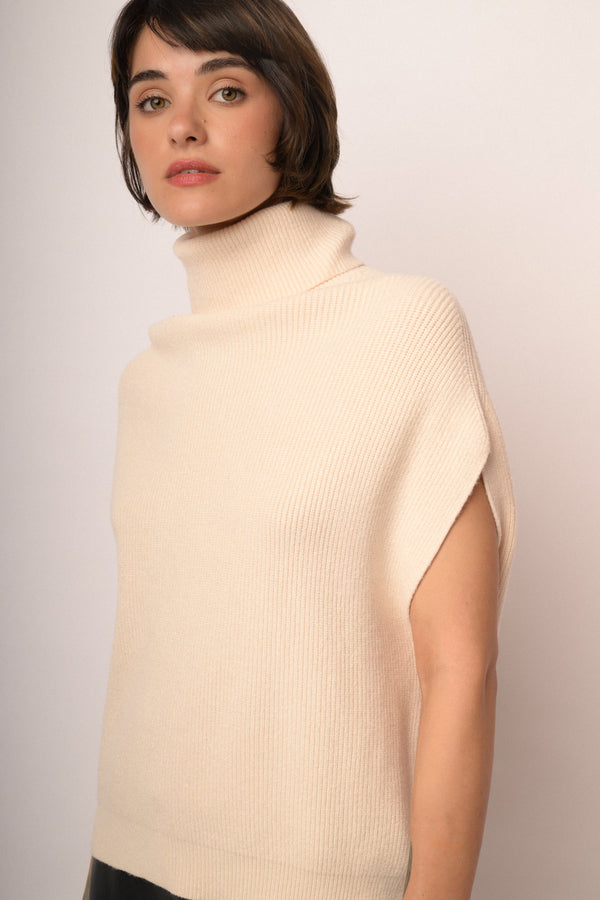 Maglia smanicata collo