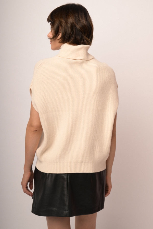 Maglia smanicata collo