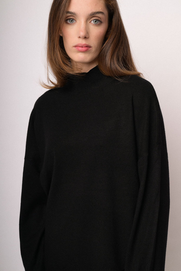 Black oversized asymmetric-hem sweater