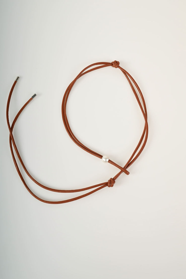 Bead and knot thin belt