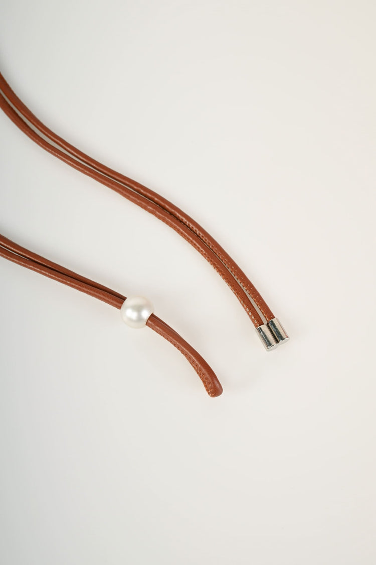 Bead and knot thin belt