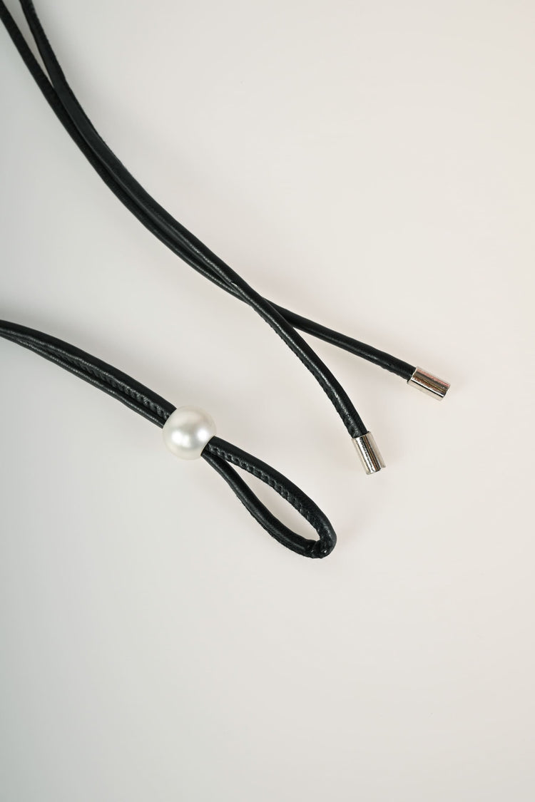 Bead and knot thin belt