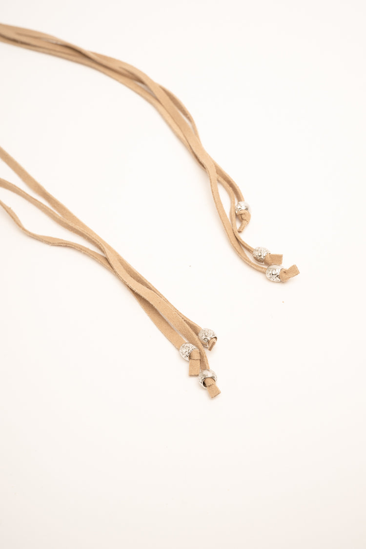 Fusciacca sottile beige con perline argento