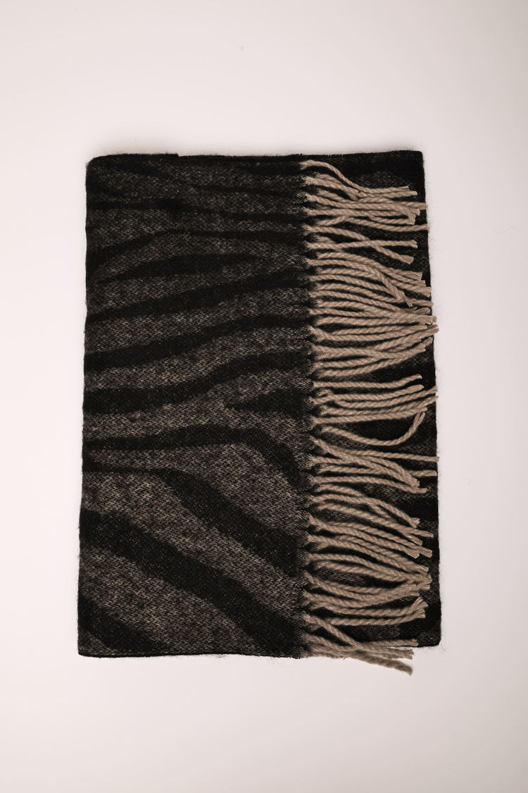 Animalier jacquard scarf