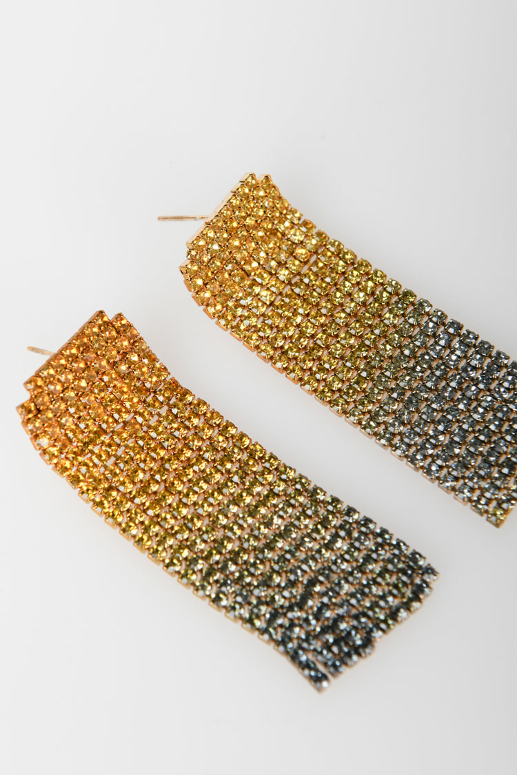 Set of 2 rhinestoned earrings