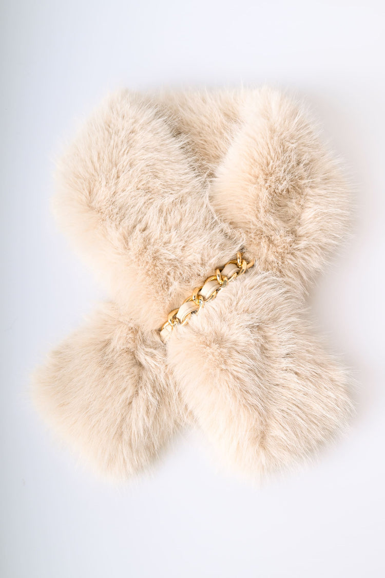 Chain-loop faux fur scarf