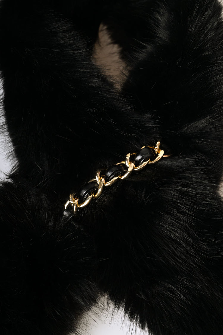 Chain-loop faux fur scarf