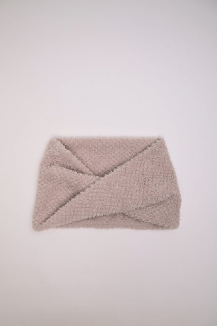 Twisted collar