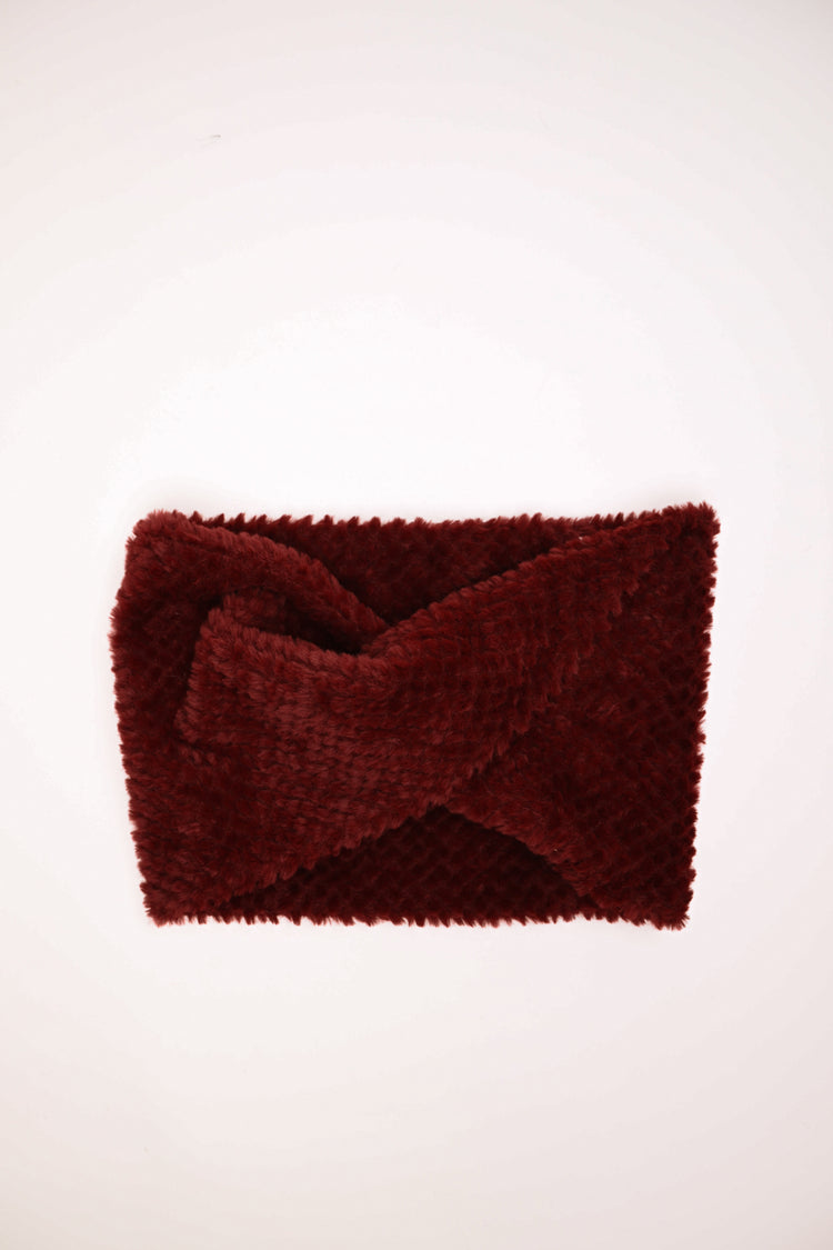 Twisted collar