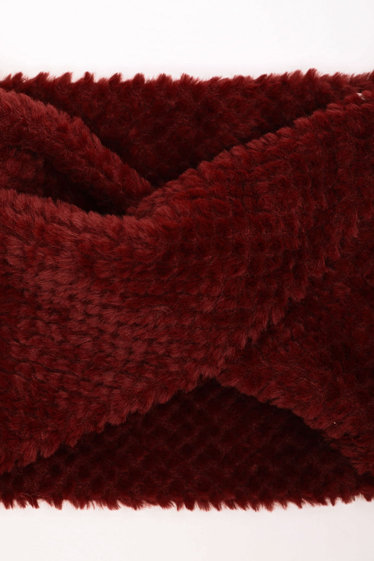 Twisted collar