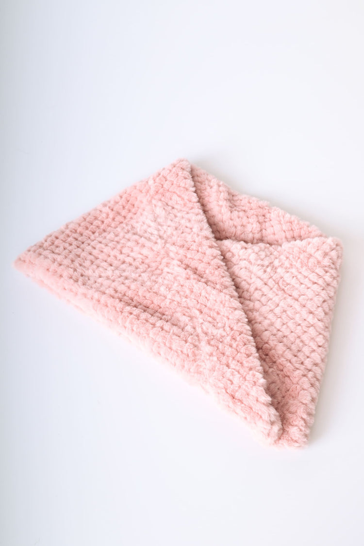 Textured fabric collar scarf